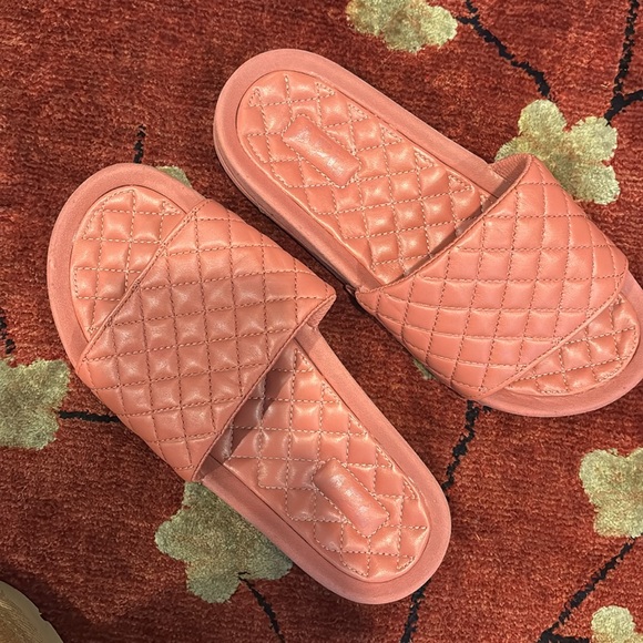 APL Lusso Slides - Picture 3 of 4
